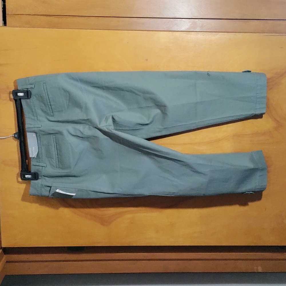 ✨ 🆕 Talbots women's size 6P green crop pants - Picture 2 of 4